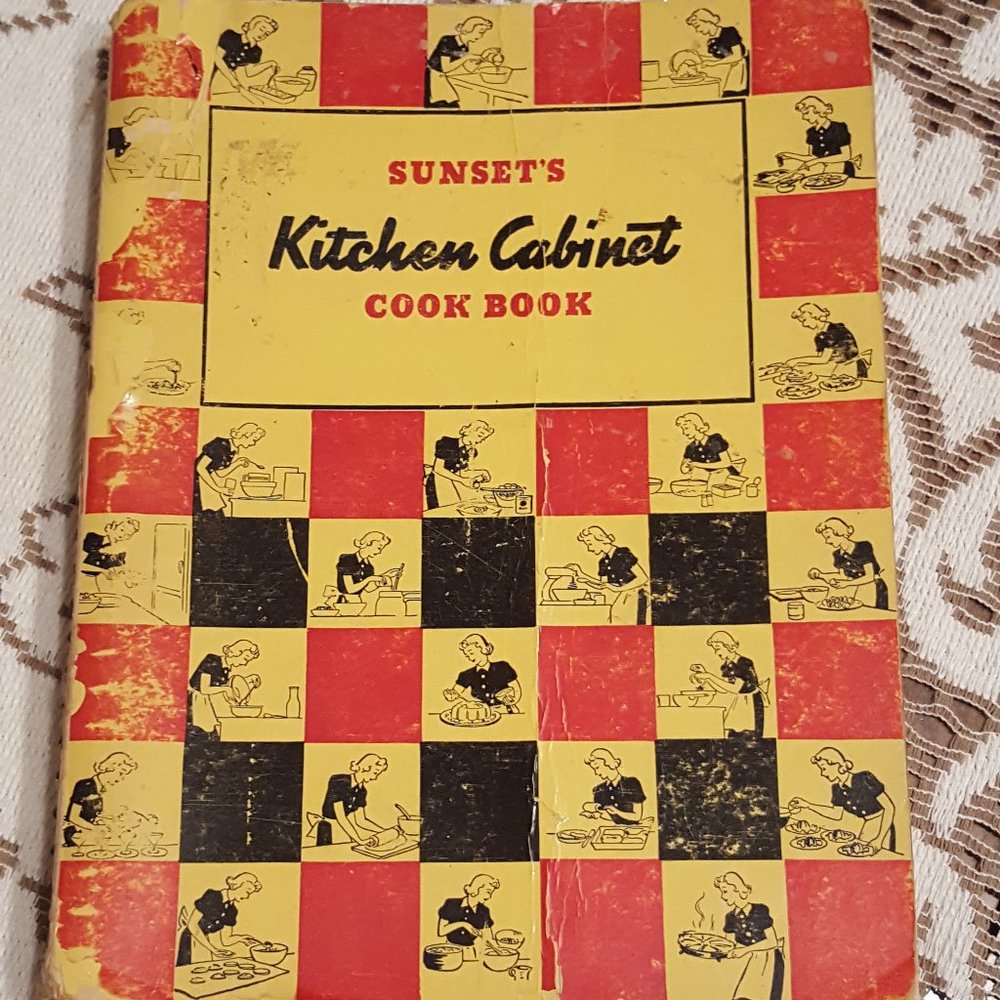 VINTAGE 1942 - SUNSET'S KITCHEN CABINET COOK BOOK - MANY MANY RECIPES